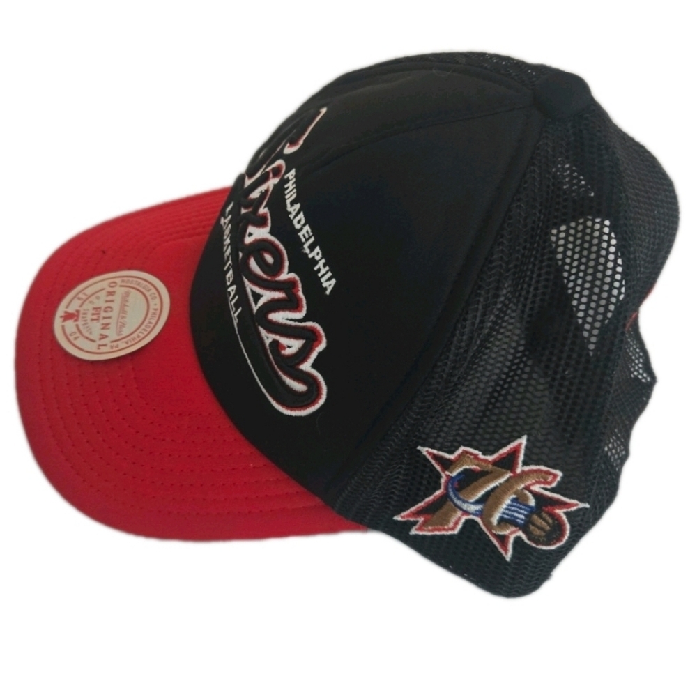 Vintage Mitchell & Ness Black and Red 76ers Snapback